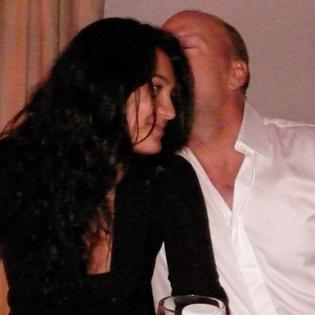 Bang Showbiz / Emma Heming Willis shared a sweet throwback photo with Bruce Willis