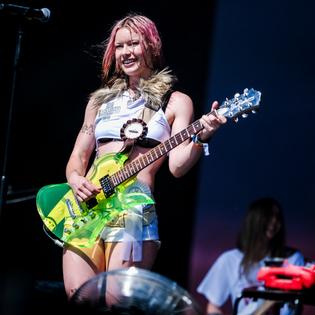 Bang Showbiz / Rhian Teasdale ís shocked by Wet Leg's ongoing success