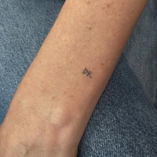 Bang Showbiz / Sarah Paulson's' DK' tattoo/ © Instagram.