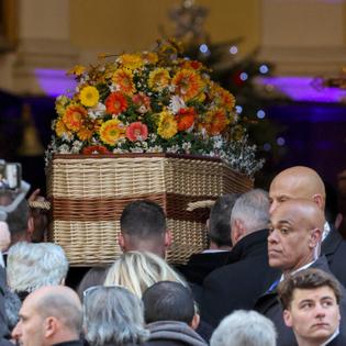 Bang Showbiz / Brigitte Bardot has beenlaid to rest
