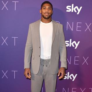 Bang Showbiz / Anthony Joshua has paid tribute to his friends