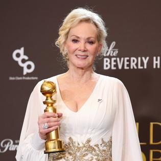 Bang Showbiz / Jean Smart with her Golden Globe Award.