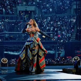 Bang Showbiz / Beyonce isn't motivated by money