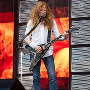 Bang Showbiz / Dave Mustaine stole his copy of KISS album Hotter Than Hell