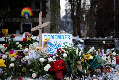 MINNEAPOLIS, MINNESOTA - JANUARY 08: A memorial for Renee Nicole Good stands near the site of her shooting on January 08, 2026 in Minneapolis, Minnesota. According to federal officials, an ICE agent shot and killed Good during a confrontation yesterday in south Minneapolis.(Photo by Stephen Maturen/Getty Images)