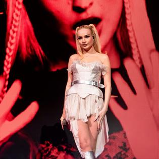 Bang Showbiz / Kim Petras has called out her record label