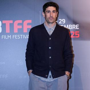 Bang Showbiz / Jason Biggs had to discuss American Pie with his son