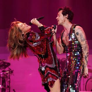 Bang Showbiz / Shania Twain will support Harry Styles