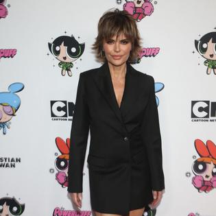 Bang Showbiz / Lisa Rinna to Colton Underwood: 'Let's talk about you being a stalker'