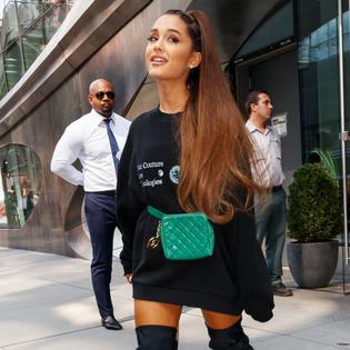 Bang Showbiz / Ariana Grande opted for jumpers and boots in 2018