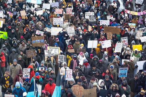 MINNEAPOLIS, MINNESOTA - JANUARY 25: Demonstrators march through downtown protesting ICE operations and the death of Renee Good and Alex Pretti on January 25, 2026 in Minneapolis, Minnesota. Pretti, an ICU nurse at a VA medical center, died yesterday after being shot multiple times during a brief altercation with border patrol agents in the Eat Street district of Minneapolis. Good was killed by an ICE agent on January 7. (Photo by Scott Olson/Getty Images)