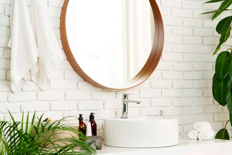 Banish less-than-perfect reflections with these expert tips. (FabrikaCr/Getty Images/TCA)
