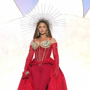 Bang Showbiz / Normani has heaped praise on Beyonce