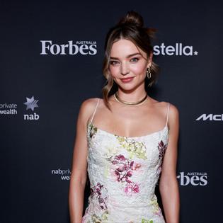 Bang Showbiz / Miranda Kerr meditates with her kids