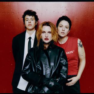 Bang Showbiz / MUNA will release Dancing On The Wall on May 8