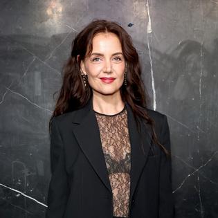 Bang Showbiz / Katie Holmes has paid tribute to James Van Der Beek