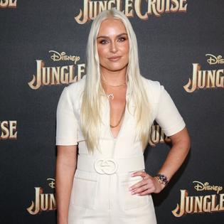 Bang Showbiz / Lindsey Vonn is recovering in hospital after undergoing a third surgery on her broken leg