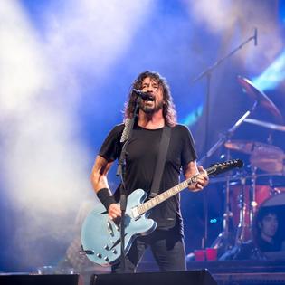 Bang Showbiz / Foo Fighters release new music