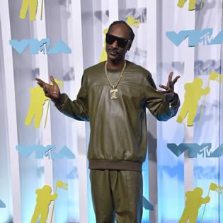 Bang Showbiz / Snoop Dogg at the 2022 MTV Video Music Awards