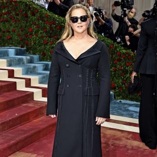 Bang Showbiz / Amy Schumer at the 2022 Met Gala