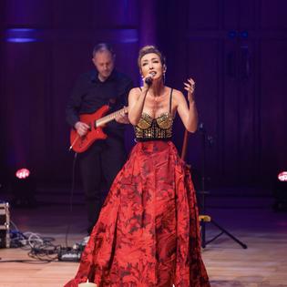 Bang Showbiz / Qymira's costume hides a secret