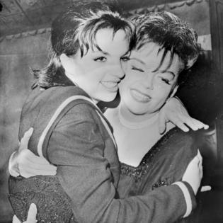 Bang Showbiz / Judy Garland and Liza Minnelli in 1965