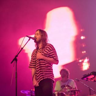 Bang Showbiz / Kevin Parker forgot about the Grammy Awards