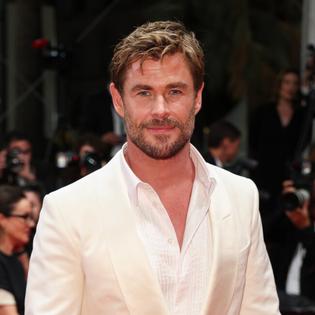 Bang Showbiz / Chris Hemsworth doesn't regret relocating