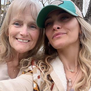 Bang Showbiz / Paris Jackson has shared rare photographs with her mother Debbie Rowe