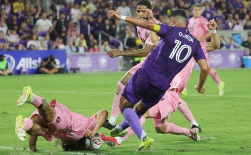 Stephen M. Dowell/Orlando Sentinel/TNS