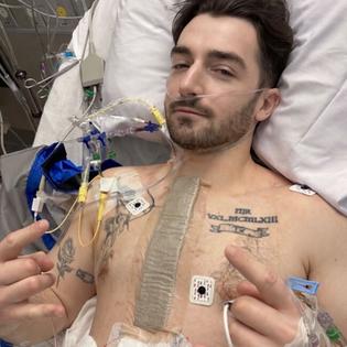 Bang Showbiz / Daniel Neeson in hospital/ © Instagram.