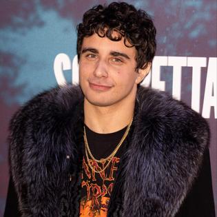 Bang Showbiz / Actor Jake Cannavale