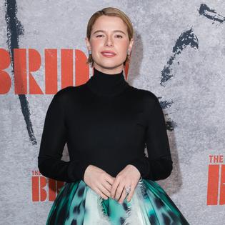 Bang Showbiz / Jessie Buckley went viral over her cat comments