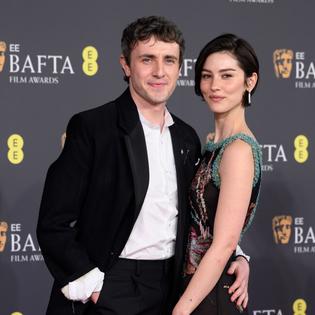 Bang Showbiz / Gracie Abrams moves to London for Paul Mescal