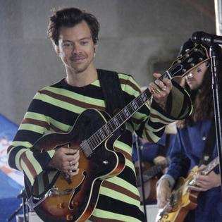 Bang Showbiz / Harry Styles made a surprise appearance on Saturday Night Live