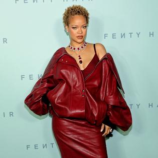 Bang Showbiz / A woman in her 30s was arrested after shooting the singer's home multiple times and fleeing the scene