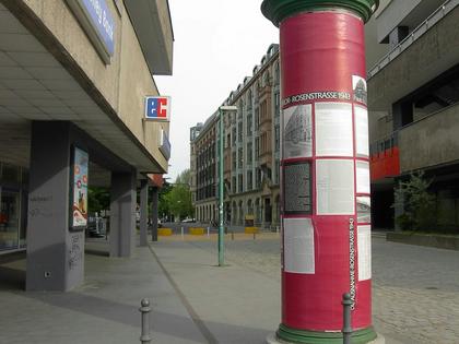 Today, a pillar commemorates the women’s protest.
              Adam Carr/English Wikipedia via Wikimedia Commons