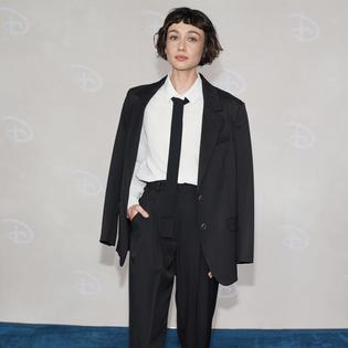 Bang Showbiz / Sydney Chandler has followed her father Kyle Chandler into the acting profession