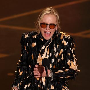 Bang Showbiz / Amy Madigan won her first Oscar