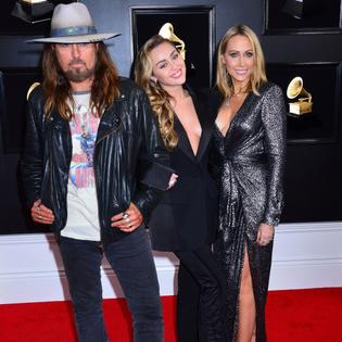 Bang Showbiz / Billy Ray Cyrus, Miley Cyrus and Tish Cyrus.