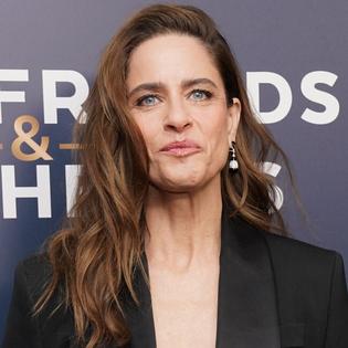 Bang Showbiz / Actress Amanda Peet