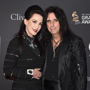 Bang Showbiz / Sheryl and Alice Cooper have renewed their wedding vows