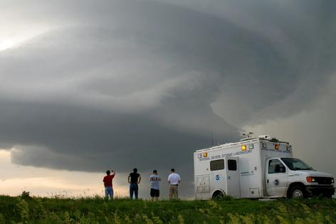 Scientists working with the National Severe Storms Lab watch a thunderstorm’s evolution in Kansas.
Mike Coniglio, NOAA NSSL/VORTEX II, CC BY