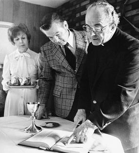 The Rev. Thomas Trepasso speaks with Joseph and Julia Quinlan, whose Catholic faith guided their decisions about their daughter’s care.
              Bettmann/Getty Images