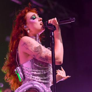 Bang Showbiz / Chappell Roan has issued a new statement after an incident with a security guard