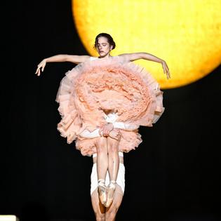 Bang Showbiz / Rosalia was forced to cut a concert short for the first time.