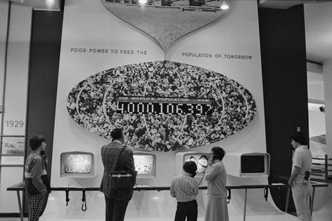 Visitors to Chicago’s Museum of Science and Industry listen to a taped explanation of the world population clock in 1976. The world population reached 8 billion in 2022.
Bettmann/Contributor via Getty Images