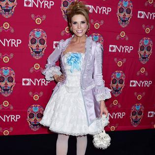 Bang Showbiz / Cheryl Hines has responded publicly to claims by Chelsea Handler she and her husband Robert F. Kennedy Jr. sold her a 'toxic' home