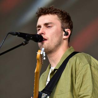 Bang Showbiz / Sam Fender helps grassroots youth music with tour donation