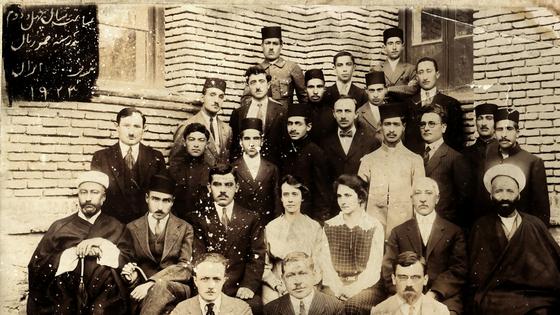 Students at the American Memorial School, Tabriz, 1923.
              shahrefarang.com